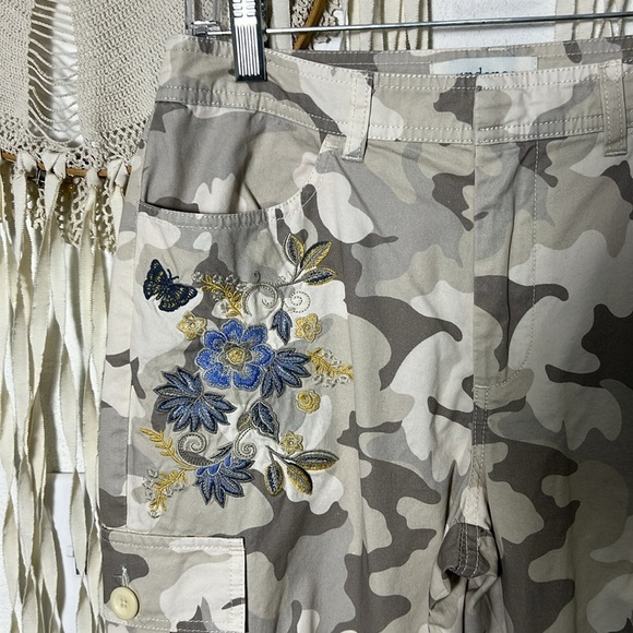 Sundance Vivant Cream Taupe Camo Print Floral Embroidered Jogger Pant Size P/4 - Picture 4 of 16